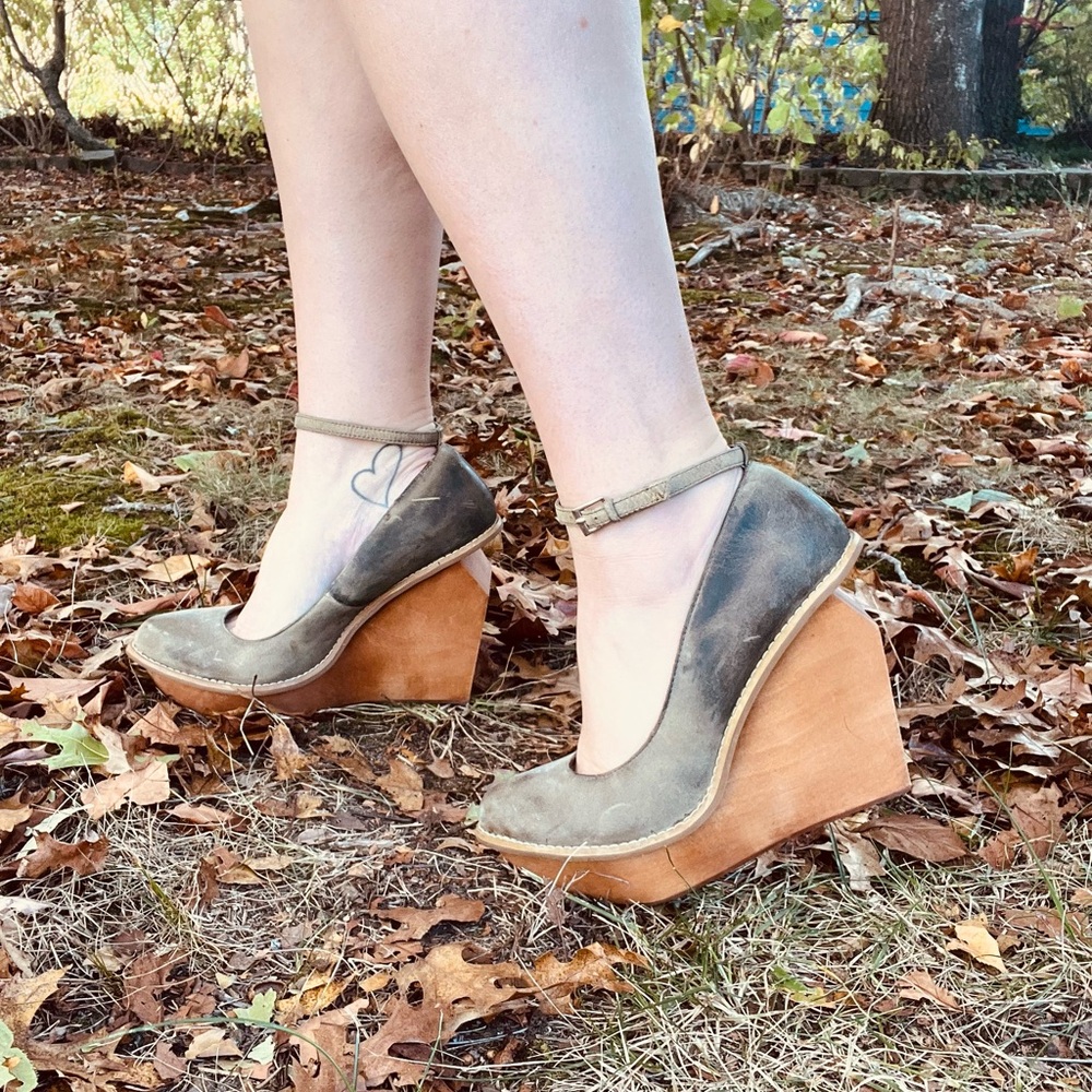 Jeffrey Campbell Broom Street block wedge heel size 8